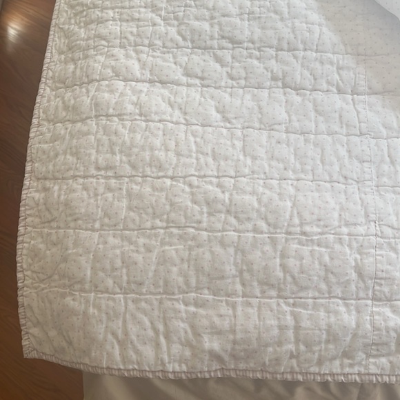 Pink and White Ruffled Quilt - Picture 3 of 7